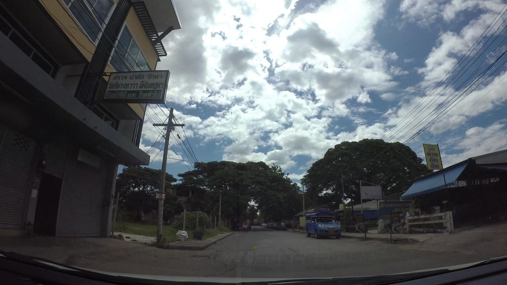 ภาพถนนตรงที่ ทรูชดรีม ตั้งอยู่ ถ่ายโดย kaart_3 พ.ศ. 2562 (2019) · A street-level view of where ทรูชดรีม · Sutdrim stands, by kaart_3 in 2562 (2019)