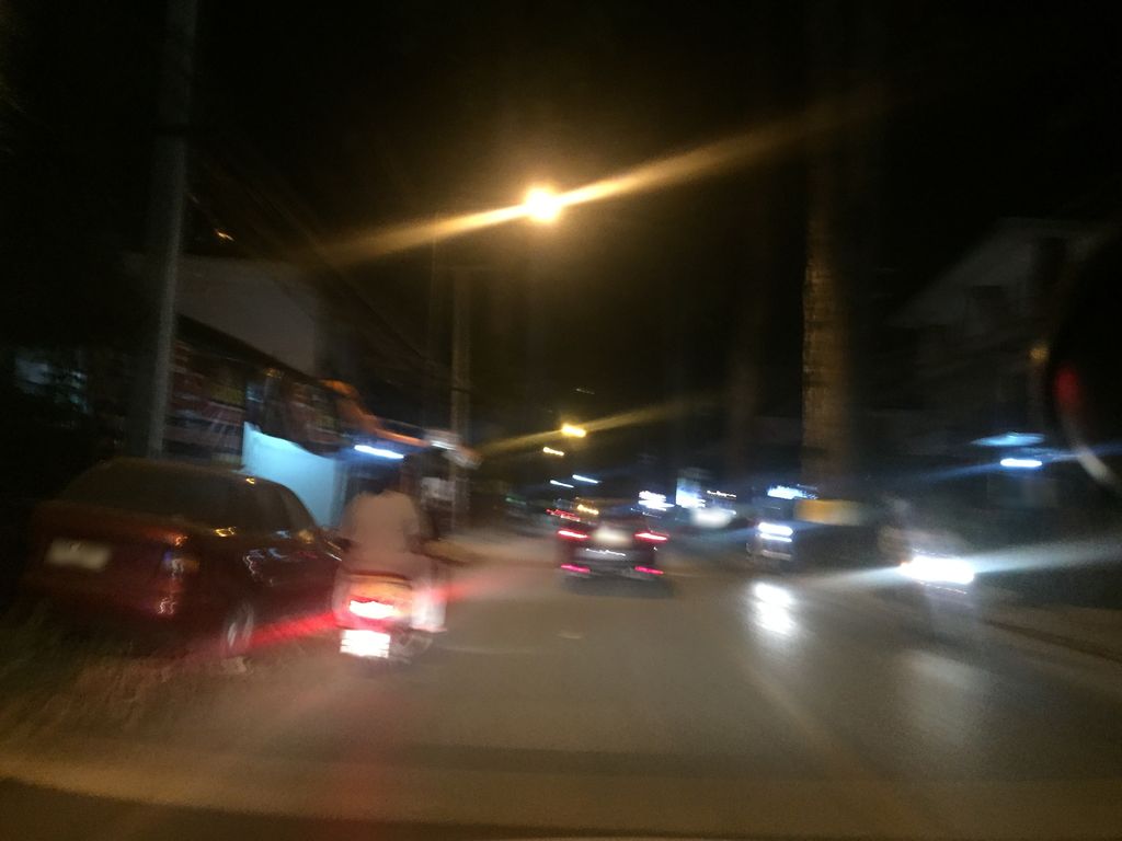 ภาพถนนตรงที่ วาบิ เดนทัล ตั้งอยู่ ถ่ายโดย kyoko พ.ศ. 2561 (2018) · A street-level view of where วาบิ เดนทัล · Wabi Dental stands, by kyoko in 2561 (2018)