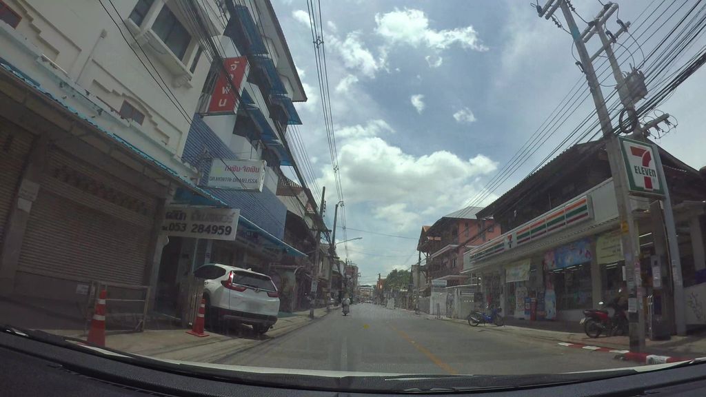 ภาพถนนตรงที่ เอ็ม.สแควร์ เดนทัล แคร์ ตั้งอยู่ ถ่ายโดย kaart_3 พ.ศ. 2562 (2019) · A street-level view of where เอ็ม.สแควร์ เดนทัล แคร์ · Em.Square Dental Care stands, by kaart_3 in 2562 (2019)