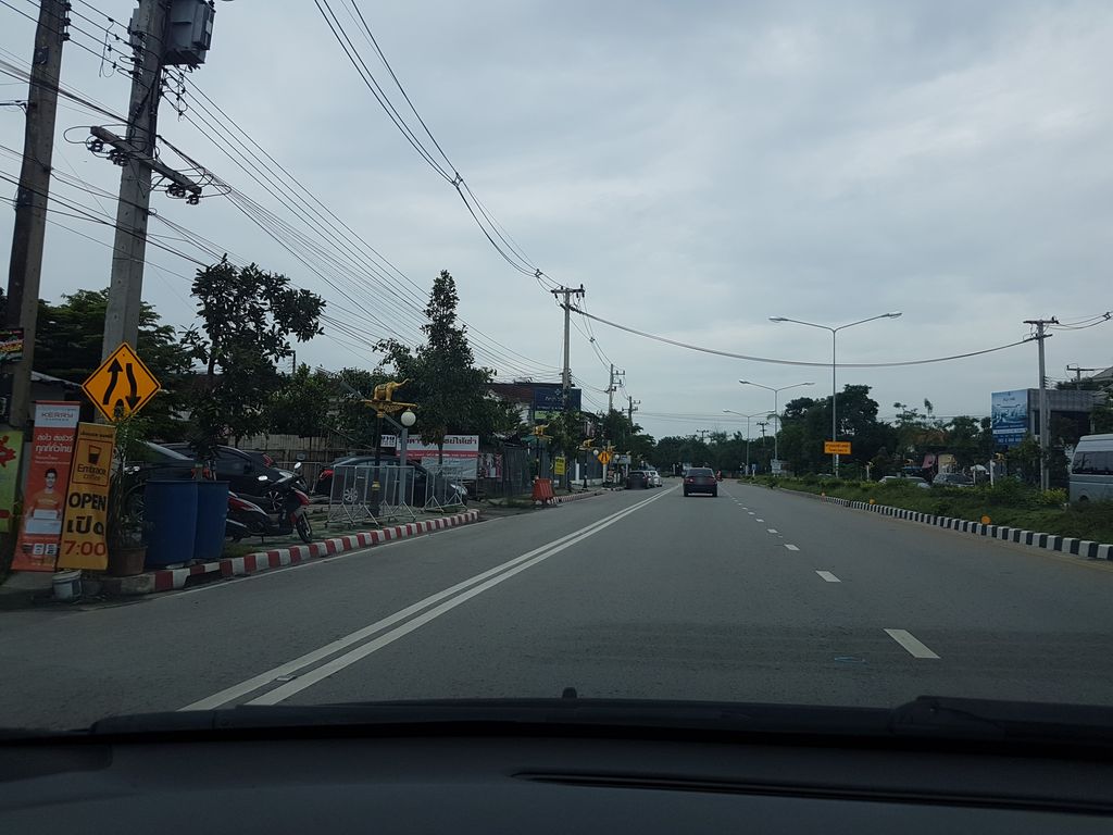 ภาพถนนตรงที่ คุกกี้เดนทัลสตูดิโอ ตั้งอยู่ ถ่ายโดย ekkarin พ.ศ. 2561 (2018) · A street-level view of where คุกกี้เดนทัลสตูดิโอ · Cookie Dental Studio stands, by ekkarin in 2561 (2018)