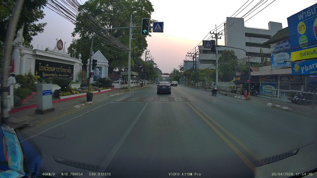 ภาพถนนตรงที่ เดนทัลมี 2 (หน้า ร.ร. ดารา) ตั้งอยู่ ถ่ายโดย ThailandCambodia พ.ศ. 2569 (2026) · A street-level view of where เดนทัลมี 2 (หน้า ร.ร. ดารา) · Dental Mi 2 (na Ra.ra. Dara) stands, by ThailandCambodia in 2569 (2026)