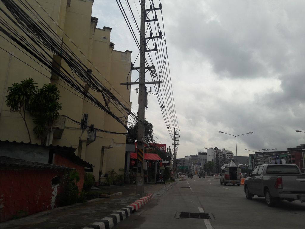 ภาพถนนตรงที่ ซีเอสดี เดนทรัล คลินิกCSDC (สาขาแยกเมญ่า) ตั้งอยู่ ถ่ายโดย superbate พ.ศ. 2561 (2018) · A street-level view of where ซีเอสดี เดนทรัล คลินิกCSDC (สาขาแยกเมญ่า) stands, by superbate in 2561 (2018)
