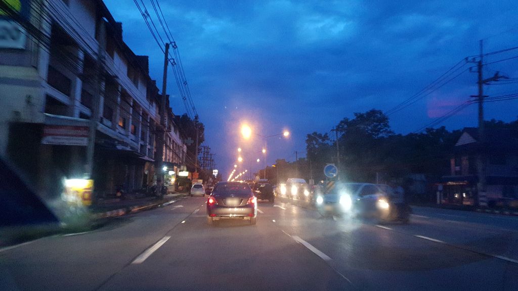 ภาพถนนตรงที่ คิดนี่ ยู ไตเทียม คลินิกเวชกรรม ตั้งอยู่ ถ่ายโดย silamanee พ.ศ. 2561 (2018) · A street-level view of where คิดนี่ ยู ไตเทียม คลินิกเวชกรรม · Khitni Yu Taithiam Clinic Wetkrarom stands, by silamanee in 2561 (2018)