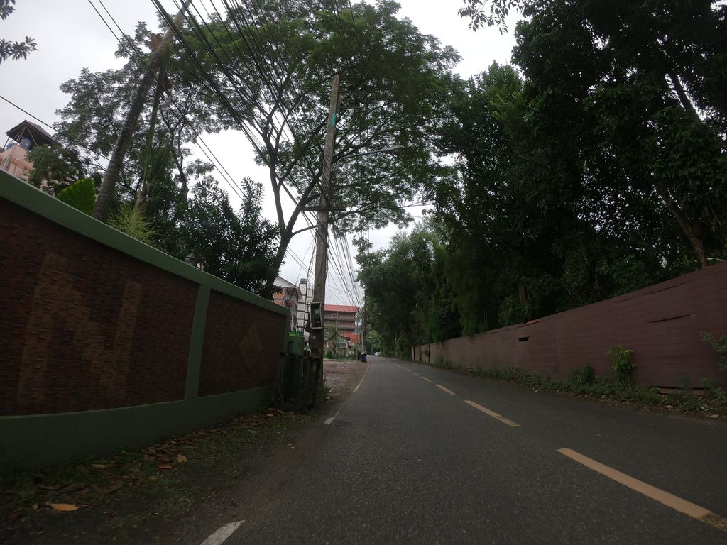 ภาพถนนตรงที่ บ้านดลสุข ตั้งอยู่ ถ่ายโดย chanuwath_grab พ.ศ. 2562 (2019) · A street-level view of where บ้านดลสุข · Ban Don Suk stands, by chanuwath_grab in 2562 (2019)