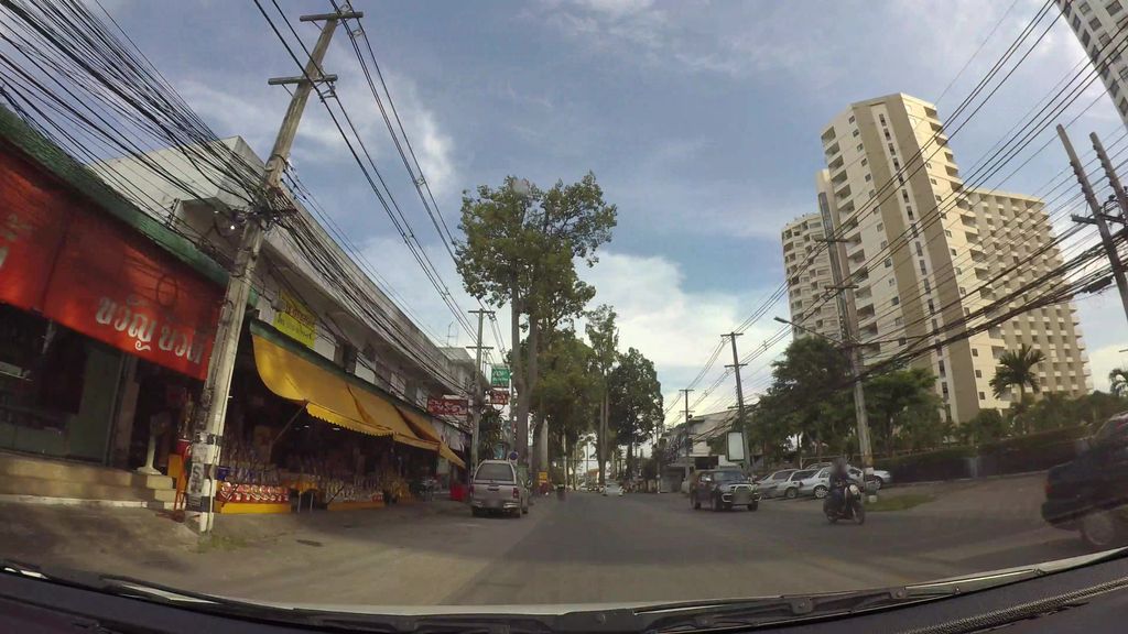 ภาพถนนตรงที่ ร้านวานิชสังฆภัณฑ์ ตั้งอยู่ ถ่ายโดย kaart_3 พ.ศ. 2562 (2019) · A street-level view of where ร้านวานิชสังฆภัณฑ์ · Ran Wanit Sangkhaphan stands, by kaart_3 in 2562 (2019)