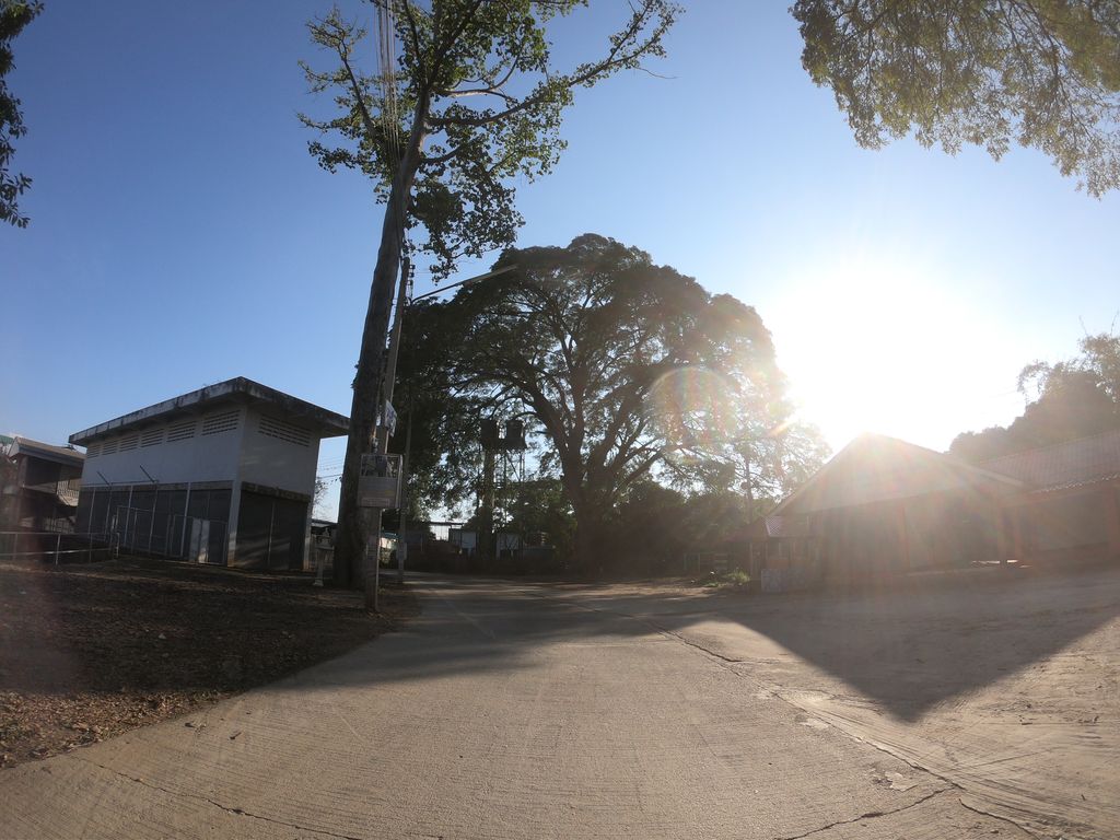 ภาพถนนตรงที่ ฌาปนสถาน บ้านป่าแดดใต้ ตั้งอยู่ ถ่ายโดย chanuwath_grab พ.ศ. 2562 (2019) · A street-level view of where ฌาปนสถาน บ้านป่าแดดใต้ · Chapnotthan Ban Pa Daet Tai stands, by chanuwath_grab in 2562 (2019)