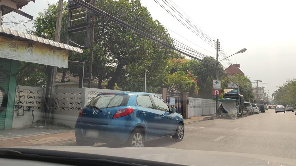 ภาพถนนตรงที่ พุทธธรรมสังฆภัณฑ์ ตั้งอยู่ ถ่ายโดย jrcarlsen พ.ศ. 2565 (2022) · A street-level view of where พุทธธรรมสังฆภัณฑ์ · Phuttha Tham Sangkhaphan stands, by jrcarlsen in 2565 (2022)