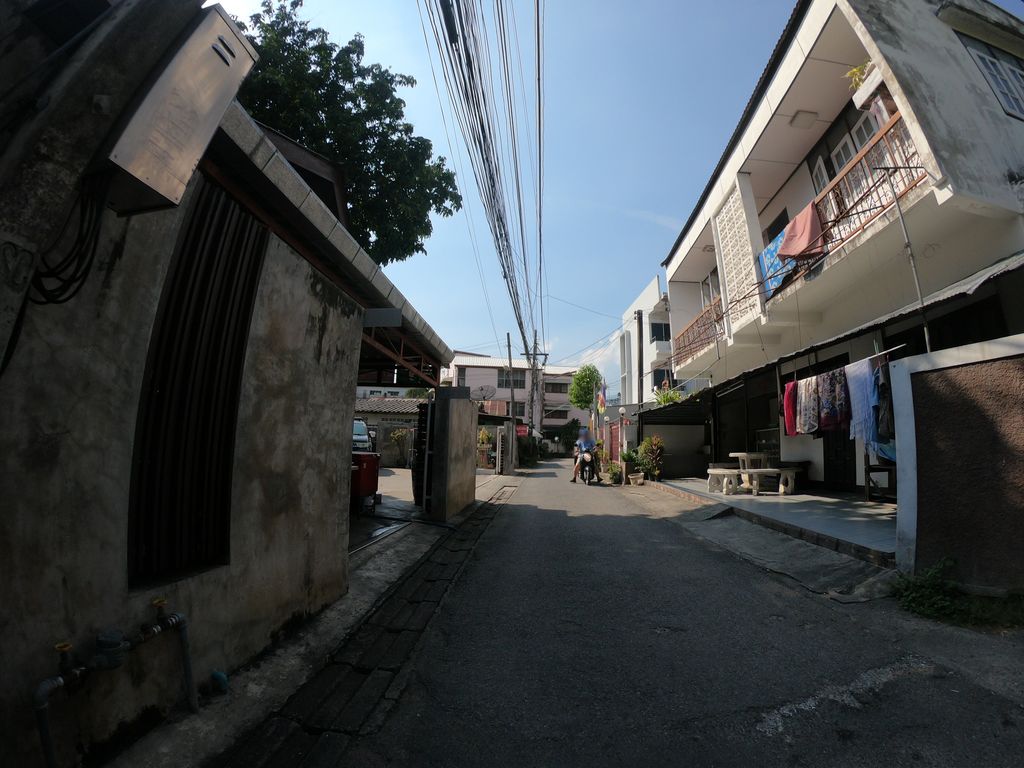 ภาพถนนตรงที่ บิวตี้ด๊อก ตั้งอยู่ ถ่ายโดย chanuwath_grab พ.ศ. 2562 (2019) · A street-level view of where บิวตี้ด๊อก · Beauty Dok stands, by chanuwath_grab in 2562 (2019)