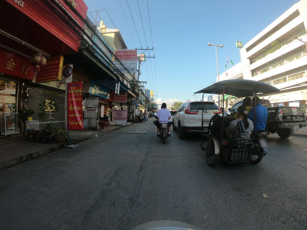 ภาพถนนตรงที่ เจอาร์ เพ็ทช็อป อาบน้ำตัดขน ตั้งอยู่ ถ่ายโดย chanuwath_grab พ.ศ. 2562 (2019) · A street-level view of where เจอาร์ เพ็ทช็อป อาบน้ำตัดขน · J A Pet Shop Apnamtatkhon stands, by chanuwath_grab in 2562 (2019)