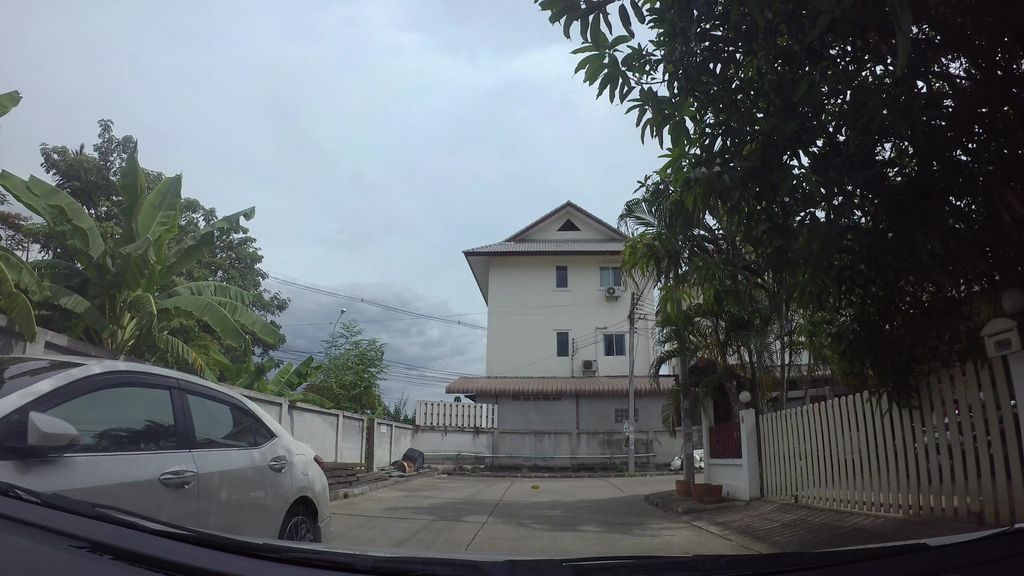ภาพถนนตรงที่ โรงแรมเหมียว โรยัลแคท ตั้งอยู่ ถ่ายโดย kaart_3 พ.ศ. 2562 (2019) · A street-level view of where โรงแรมเหมียว โรยัลแคท · Miao Roilakhaet Hotel stands, by kaart_3 in 2562 (2019)