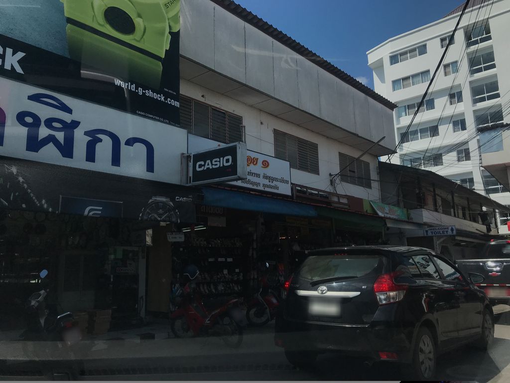 ภาพถนนตรงที่ ล้านอ้อย ๑ (ตลาดธานินทร์) ตั้งอยู่ ถ่ายโดย prasert พ.ศ. 2561 (2018) · A street-level view of where ล้านอ้อย ๑ stands, by prasert in 2561 (2018)