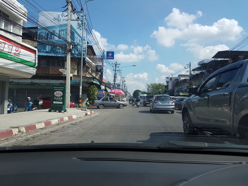 ภาพถนนตรงที่ โชคชัย การผ้าใบ ตั้งอยู่ ถ่ายโดย ekkarin พ.ศ. 2561 (2018) · A street-level view of where โชคชัย การผ้าใบ · Chokchai Kanphabai stands, by ekkarin in 2561 (2018)