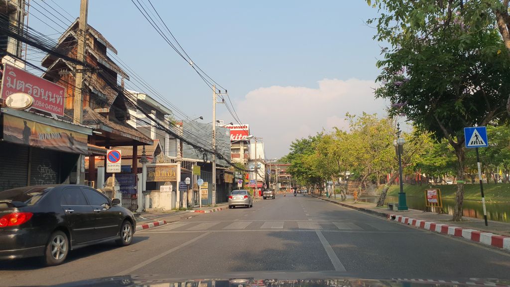 ภาพถนนตรงที่ เชียงใหม่อนันต์การไฟฟ้า ตั้งอยู่ ถ่ายโดย jrcarlsen พ.ศ. 2565 (2022) · A street-level view of where เชียงใหม่อนันต์การไฟฟ้า · Chiang Mai Anan Kanfaifa stands, by jrcarlsen in 2565 (2022)
