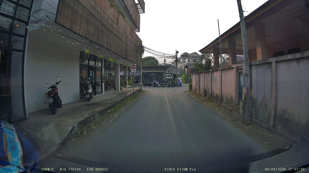 ภาพถนนตรงที่ เหน่งออโต้คัต แอนด์ดีไซน์ ตั้งอยู่ ถ่ายโดย ThailandCambodia พ.ศ. 2569 (2026) · A street-level view of where เหน่งออโต้คัต แอนด์ดีไซน์ · Neng Auto Khat & Design stands, by ThailandCambodia in 2569 (2026)