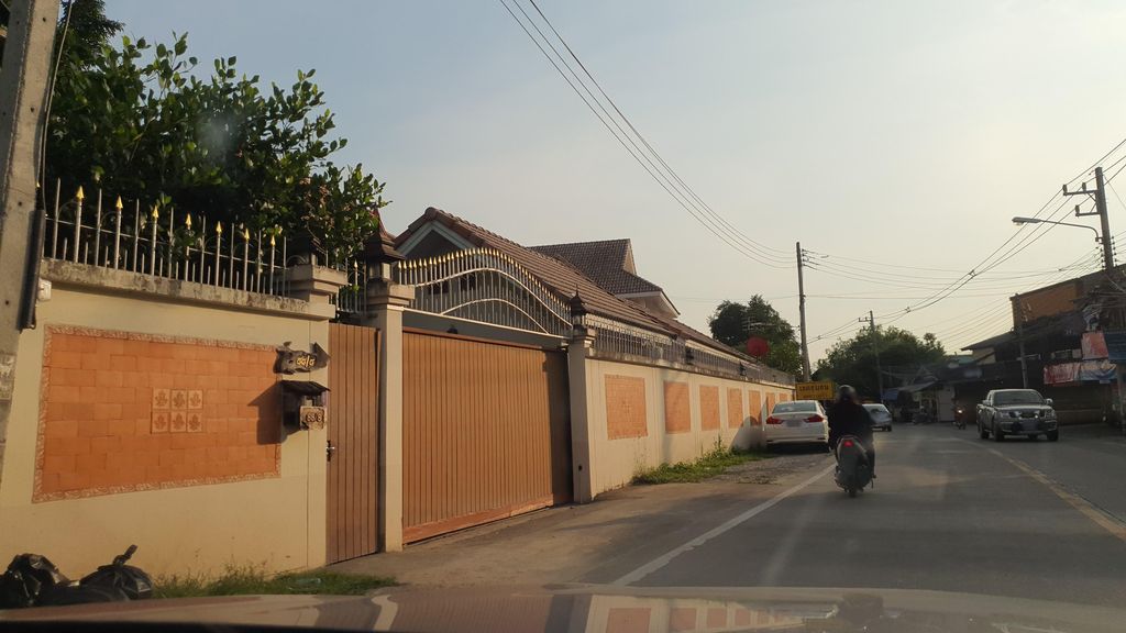 ภาพถนนตรงที่ วิฑูรย์ เจาะบาดาล การประปา ตั้งอยู่ ถ่ายโดย jrcarlsen พ.ศ. 2564 (2021) · A street-level view of where วิฑูรย์ เจาะบาดาล การประปา · Withun Chobadan Kanprapa stands, by jrcarlsen in 2564 (2021)