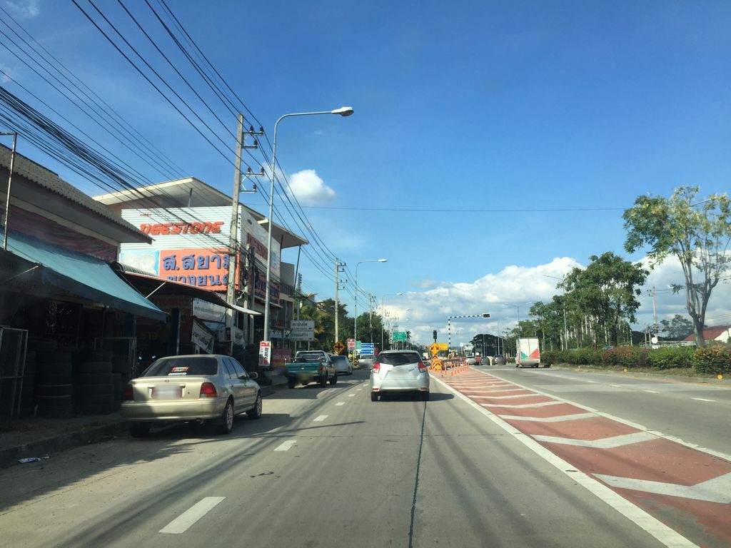 ภาพถนนตรงที่ เอก อลูมิเนียม ตั้งอยู่ ถ่ายโดย kyoko พ.ศ. 2561 (2018) · A street-level view of where เอก อลูมิเนียม · Ek Aluminiam stands, by kyoko in 2561 (2018)