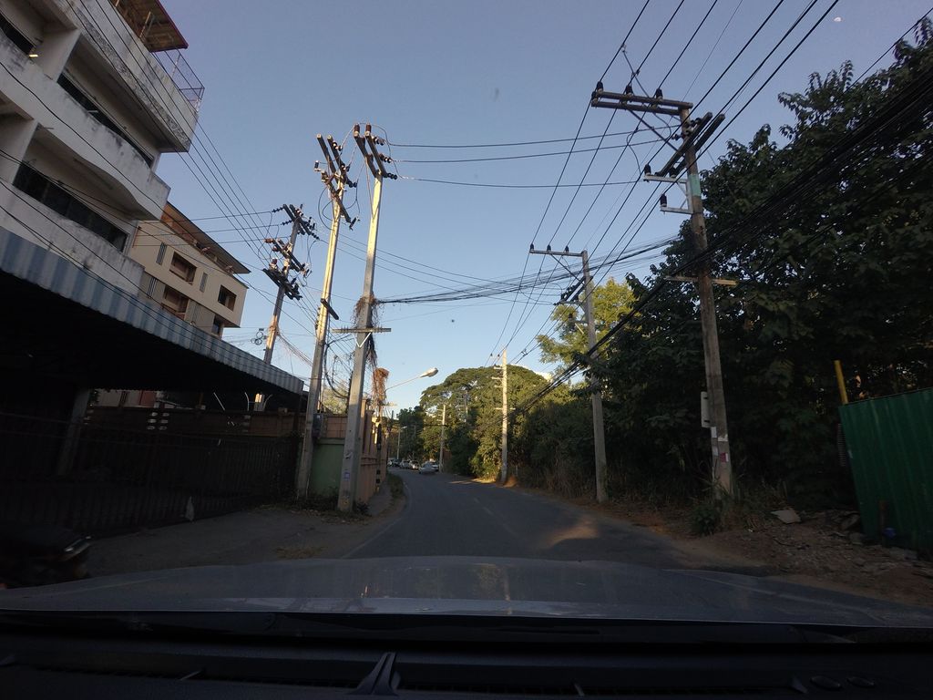 ภาพถนนตรงที่ ธนาวัฒน์ สแตนเลส ตั้งอยู่ ถ่ายโดย mishari พ.ศ. 2563 (2020) · A street-level view of where ธนาวัฒน์ สแตนเลส · Thanaotha Sataenlet stands, by mishari in 2563 (2020)