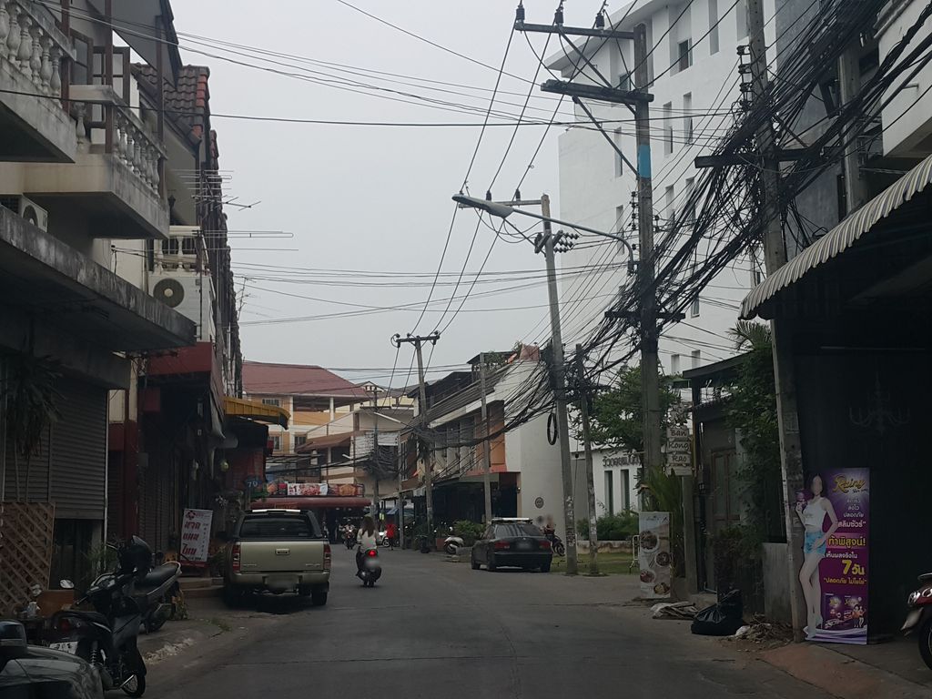 ภาพถนนตรงที่ นานาช่าง ตั้งอยู่ ถ่ายโดย jrcarlsen พ.ศ. 2559 (2016) · A street-level view of where นานาช่าง · Nanachang stands, by jrcarlsen in 2559 (2016)