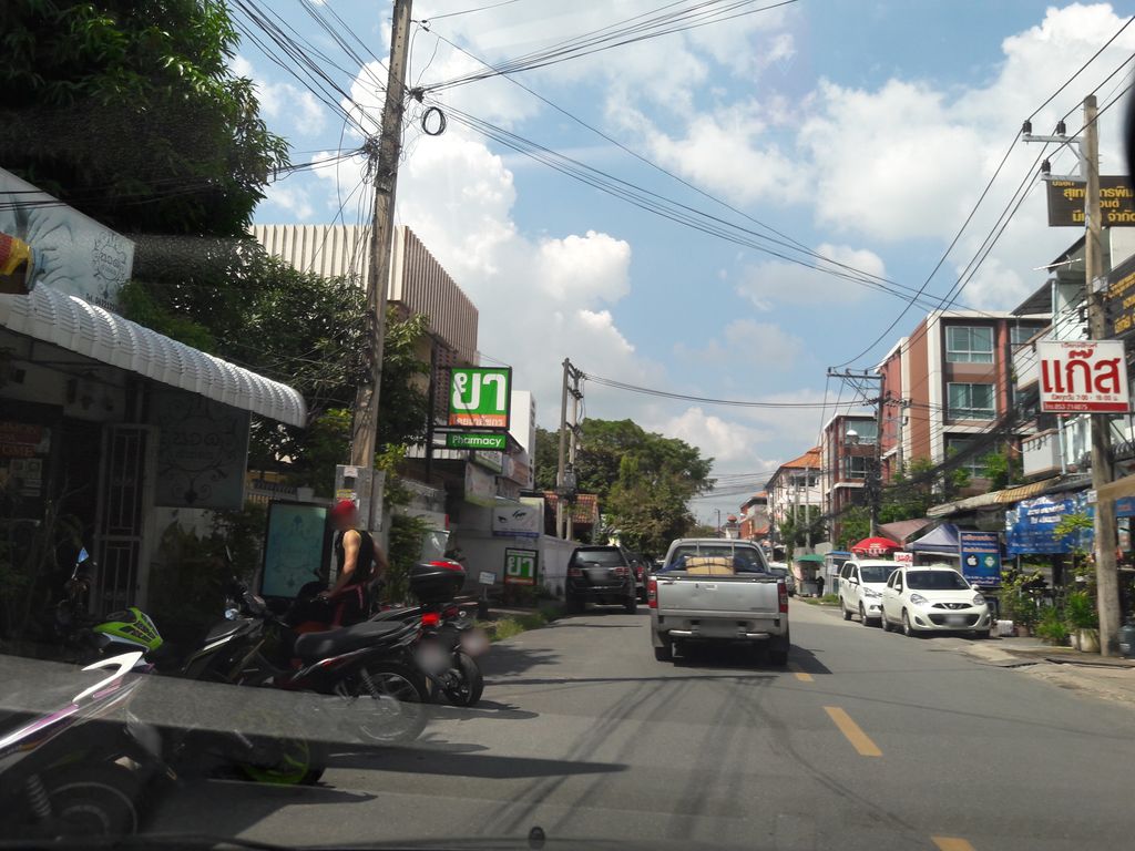 ภาพถนนตรงที่ ม.การช่าง ตั้งอยู่ ถ่ายโดย superbate พ.ศ. 2561 (2018) · A street-level view of where ม.การช่าง · M.kanchang stands, by superbate in 2561 (2018)