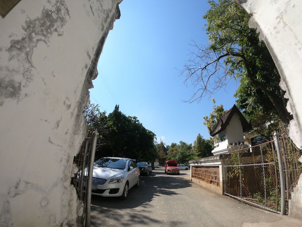 ภาพถนนตรงที่ รัานทำกระจก อลูมิเนียม [นันทราม] ตั้งอยู่ ถ่ายโดย chanuwath_grab พ.ศ. 2562 (2019) · A street-level view of where รัานทำกระจก อลูมิเนียม [นันทราม] · Ranathamkrachok Aluminiam [nansam] stands, by chanuwath_grab in 2562 (2019)