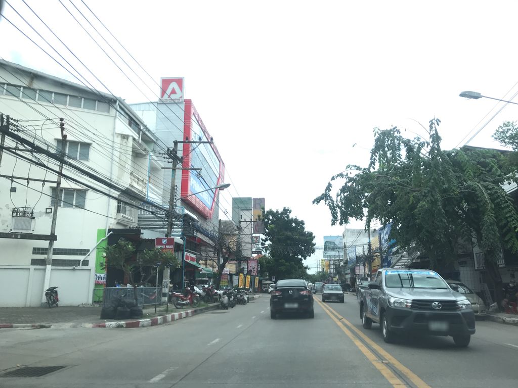 ภาพถนนตรงที่ มารวย สแตนเลส (สาขาถนนเจริญเมือง ข้างธนาคารกรุงศรี) ตั้งอยู่ ถ่ายโดย prasert พ.ศ. 2561 (2018) · A street-level view of where มารวย สแตนเลส (สาขาถนนเจริญเมือง ข้างธนาคารกรุงศรี) · Maruai Sataenlet (sakha Thanon Charoen Mueang Khang Thanakhan Krungsri) stands, by prasert in 2561 (2018)