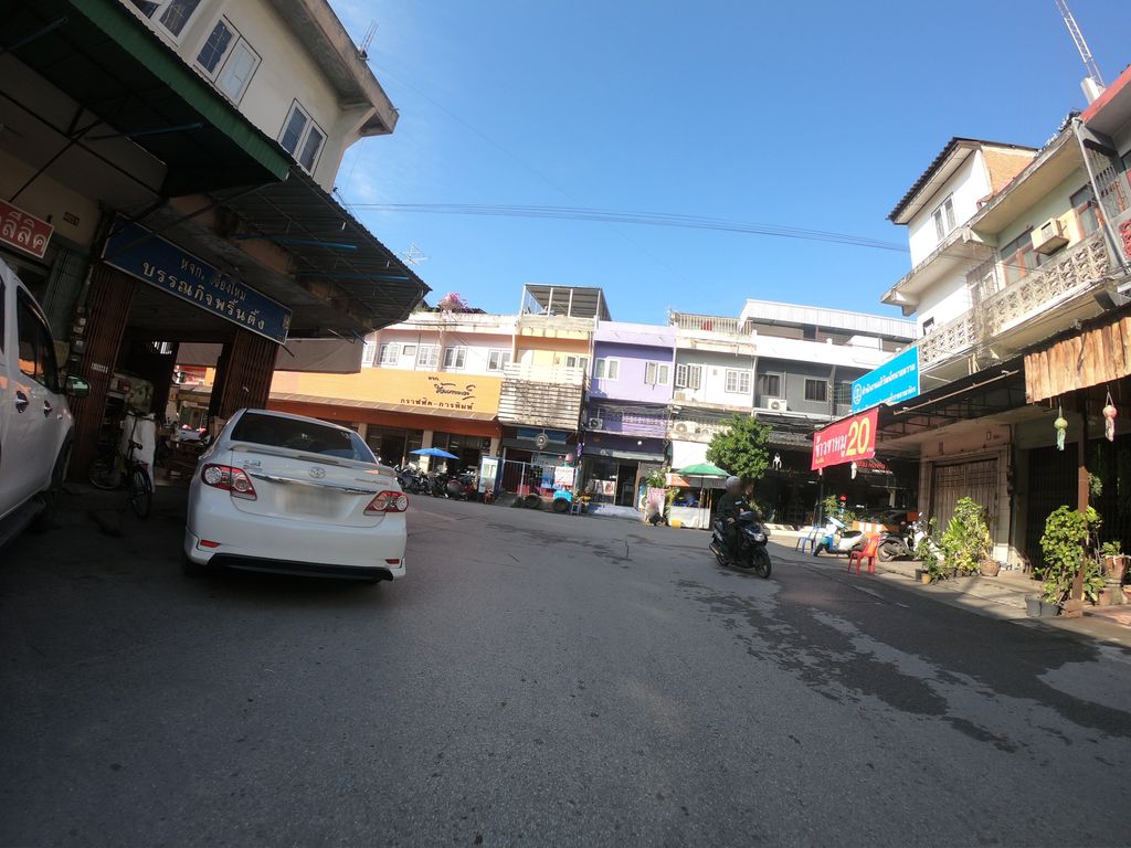 ภาพถนนตรงที่ สตาร์อลูมิเนียม ตั้งอยู่ ถ่ายโดย chanuwath_grab พ.ศ. 2562 (2019) · A street-level view of where สตาร์อลูมิเนียม · Star Aluminiam stands, by chanuwath_grab in 2562 (2019)