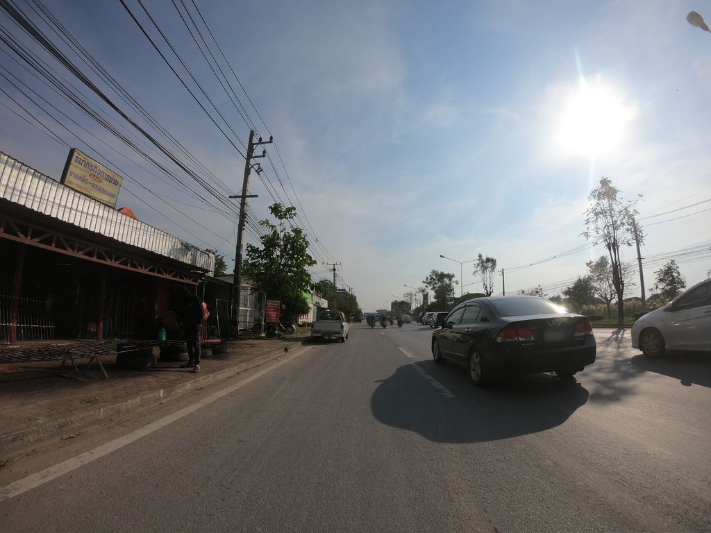 ภาพถนนตรงที่ ธนากรกิจการช่าง ตั้งอยู่ ถ่ายโดย chanuwath_grab พ.ศ. 2562 (2019) · A street-level view of where ธนากรกิจการช่าง · Thana Kon Kit Kanchang stands, by chanuwath_grab in 2562 (2019)