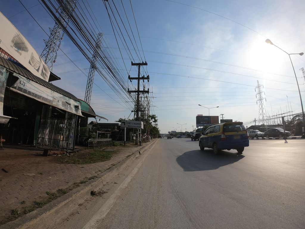 ภาพถนนตรงที่ ช่างหลุย สแตนเลส ตั้งอยู่ ถ่ายโดย chanuwath_grab พ.ศ. 2562 (2019) · A street-level view of where ช่างหลุย สแตนเลส · Changlui Sataenlet stands, by chanuwath_grab in 2562 (2019)