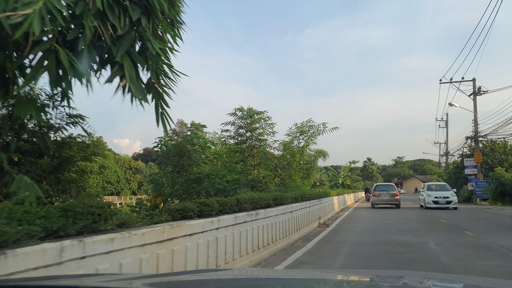 ภาพถนนตรงที่ กิจบริบูรณ์ ตั้งอยู่ ถ่ายโดย jrcarlsen พ.ศ. 2564 (2021) · A street-level view of where กิจบริบูรณ์ · Kitbribun stands, by jrcarlsen in 2564 (2021)