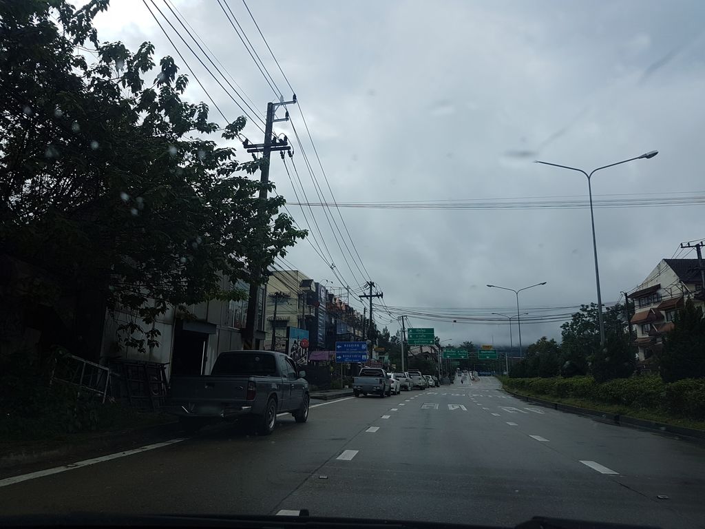 ภาพถนนตรงที่ พีพี.กันสาด ตั้งอยู่ ถ่ายโดย ekkarin พ.ศ. 2561 (2018) · A street-level view of where พีพี.กันสาด · Phiphi.kansat stands, by ekkarin in 2561 (2018)