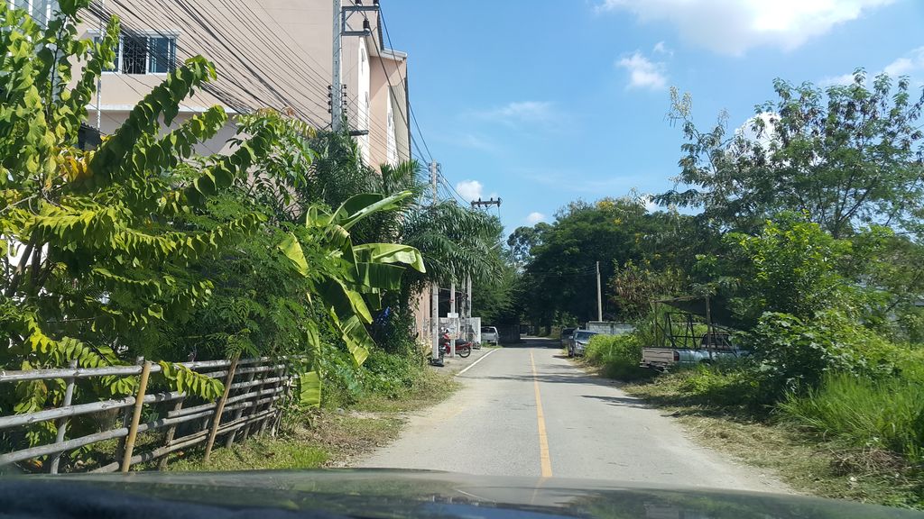 ภาพถนนตรงที่ เชียงใหม่ เพียวแอร์ ตั้งอยู่ ถ่ายโดย jrcarlsen พ.ศ. 2559 (2016) · A street-level view of where เชียงใหม่ เพียวแอร์ · Chiang Mai Phiaoae stands, by jrcarlsen in 2559 (2016)