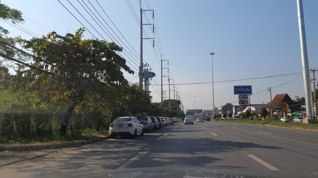 ภาพถนนตรงที่ อิงใจคลินิกจิตเวช ตั้งอยู่ ถ่ายโดย jrcarlsen พ.ศ. 2565 (2022) · A street-level view of where Ingjai Mental Health Clinic stands, by jrcarlsen in 2565 (2022)