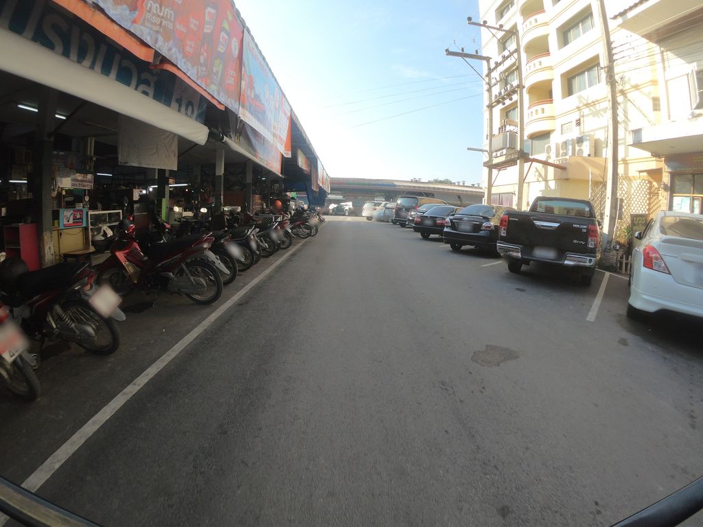 ภาพถนนตรงที่ แก้วชิงดวง ตั้งอยู่ ถ่ายโดย chanuwath_grab พ.ศ. 2562 (2019) · A street-level view of where Kaew Ching Duang stands, by chanuwath_grab in 2562 (2019)