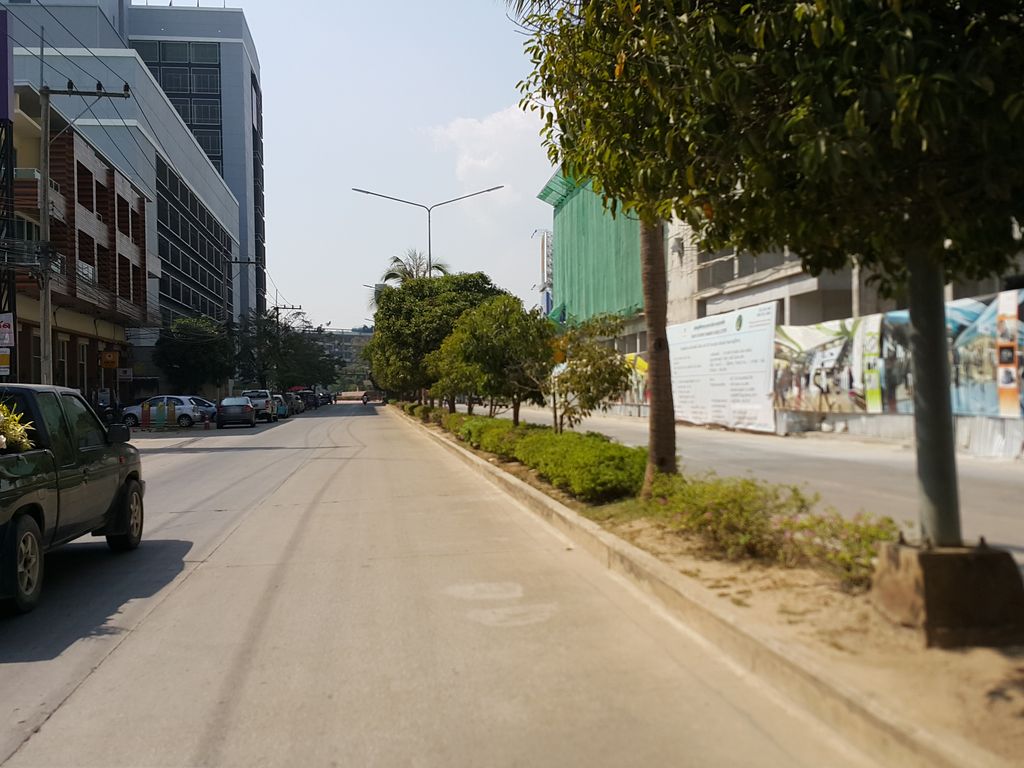 ภาพถนนตรงที่ คลีนโปร เอ๊กซ์เพลส ร้านสะดวกซัก 24 HR(บิสสิเนสพาร์ค) ตั้งอยู่ ถ่ายโดย jrcarlsen พ.ศ. 2558 (2015) · A street-level view of where คลีนโปร เอ๊กซ์เพลส ร้านสะดวกซัก 24 HR(บิสสิเนสพาร์ค) · Khlinpro Ekphlet Ran Saduaksak 24 HR(Business Park) stands, by jrcarlsen in 2558 (2015)