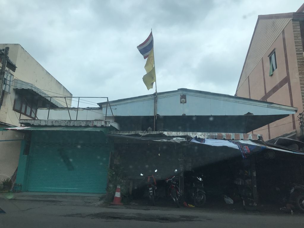 ภาพถนนตรงที่ มีตังค์ ซักอบรีด ตั้งอยู่ ถ่ายโดย prasert พ.ศ. 2561 (2018) · A street-level view of where มีตังค์ ซักอบรีด · Mitang Sakabrit stands, by prasert in 2561 (2018)