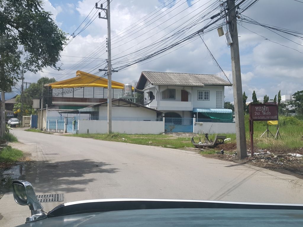 ภาพถนนตรงที่ ตู้หยอดเหรียญ w hostel ตั้งอยู่ ถ่ายโดย jrcarlsen พ.ศ. 2558 (2015) · A street-level view of where ตู้หยอดเหรียญ w hostel stands, by jrcarlsen in 2558 (2015)
