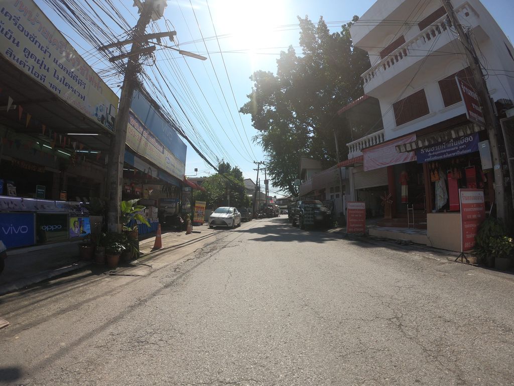ภาพถนนตรงที่ น้ำน่าน ซักอบรีด ตั้งอยู่ ถ่ายโดย chanuwath_grab พ.ศ. 2562 (2019) · A street-level view of where น้ำน่าน ซักอบรีด · Nam Nan Sakabrit stands, by chanuwath_grab in 2562 (2019)