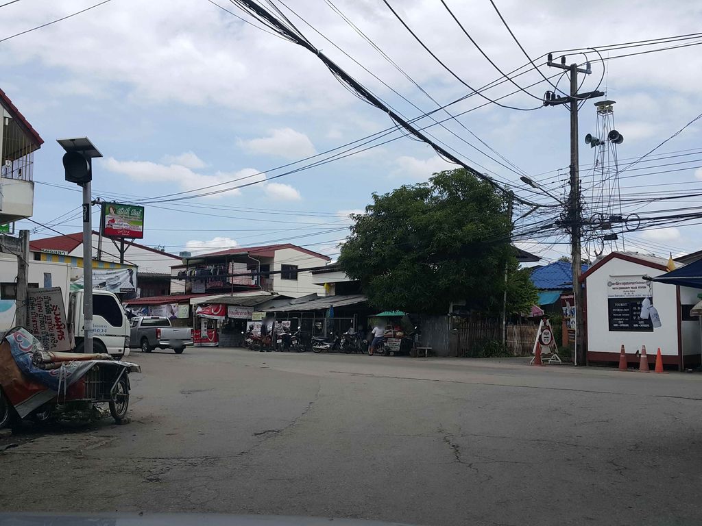 ภาพถนนตรงที่ ซักผ้า หยอดเหรียญ 24 hr [ราชเชียงแสน] ตั้งอยู่ ถ่ายโดย jrcarlsen พ.ศ. 2558 (2015) · A street-level view of where ซักผ้า หยอดเหรียญ 24 hr [ราชเชียงแสน] · Sakpha Yotrian 24 hr [Ratcha Chiang Saen] stands, by jrcarlsen in 2558 (2015)