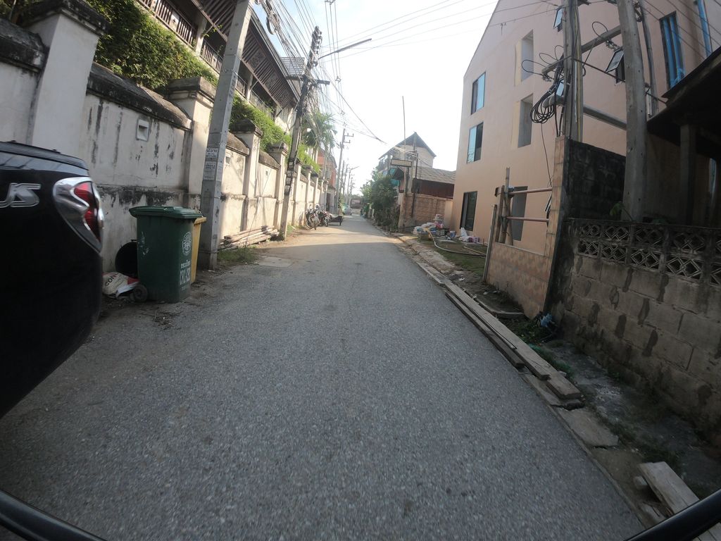 ภาพถนนตรงที่ ซักผ้าหยอดเหรียญ ตั้งอยู่ ถ่ายโดย chanuwath_grab พ.ศ. 2562 (2019) · A street-level view of where ซักผ้าหยอดเหรียญ · Sakpha Yotrian stands, by chanuwath_grab in 2562 (2019)