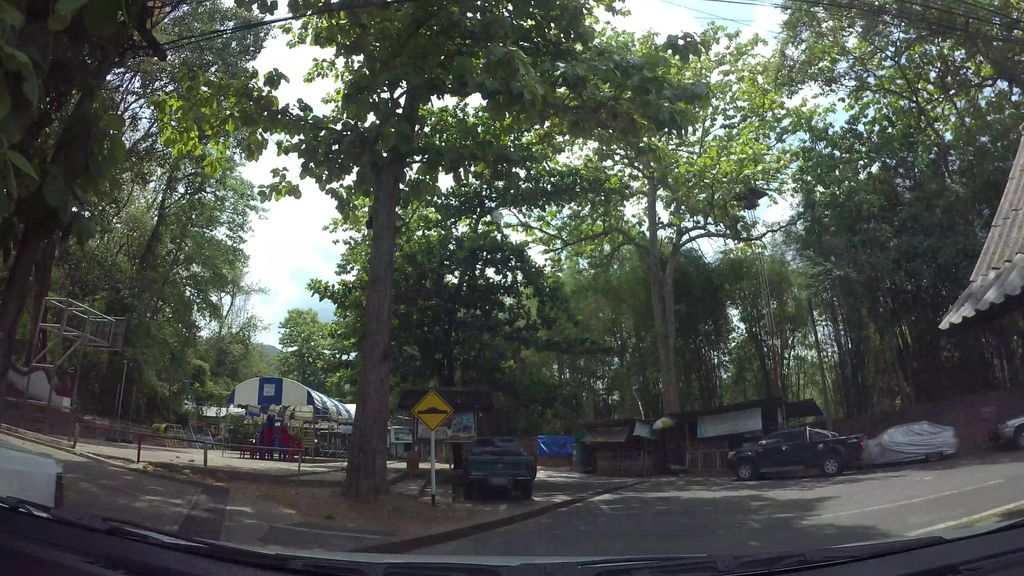 ภาพถนนตรงที่ ซักผ้า หยอดเหรียญ ตั้งอยู่ ถ่ายโดย kaart_3 พ.ศ. 2562 (2019) · A street-level view of where ซักผ้า หยอดเหรียญ · Sakpha Yotrian stands, by kaart_3 in 2562 (2019)