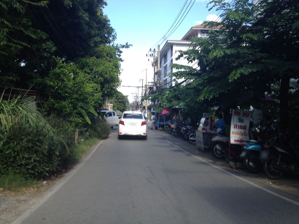 ภาพถนนตรงที่ ซักผ้า หยอดเหรียญ ( Home & Hill) ตั้งอยู่ ถ่ายโดย jimwatana พ.ศ. 2558 (2015) · A street-level view of where ซักผ้า หยอดเหรียญ ( Home & Hill) stands, by jimwatana in 2558 (2015)