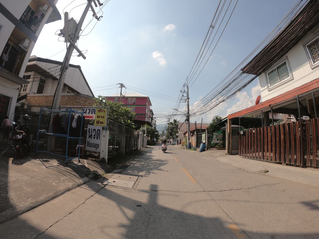 ภาพถนนตรงที่ บริการซักอบรีด [ถนน เวสาลี ซอย 1] ตั้งอยู่ ถ่ายโดย chanuwath_grab พ.ศ. 2562 (2019) · A street-level view of where บริการซักอบรีด [ถนน เวสาลี ซอย 1] · Brikan Sakabrit [thanon Wesali Soi 1] stands, by chanuwath_grab in 2562 (2019)