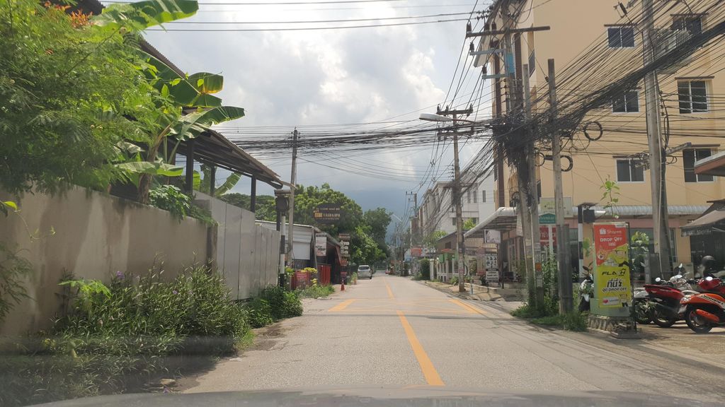 ภาพถนนตรงที่ ไอวอสยู ตั้งอยู่ ถ่ายโดย jrcarlsen พ.ศ. 2565 (2022) · A street-level view of where ไอวอสยู · Aiwotyu stands, by jrcarlsen in 2565 (2022)