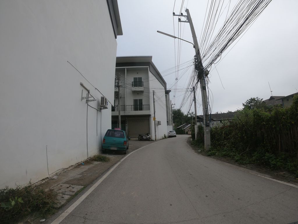 ภาพถนนตรงที่ ลอนดรี้บาร์ (มะลิเพลส) ตั้งอยู่ ถ่ายโดย chanuwath_grab พ.ศ. 2562 (2019) · A street-level view of where ลอนดรี้บาร์ (มะลิเพลส) · Laundry Bar (maliphlet) stands, by chanuwath_grab in 2562 (2019)
