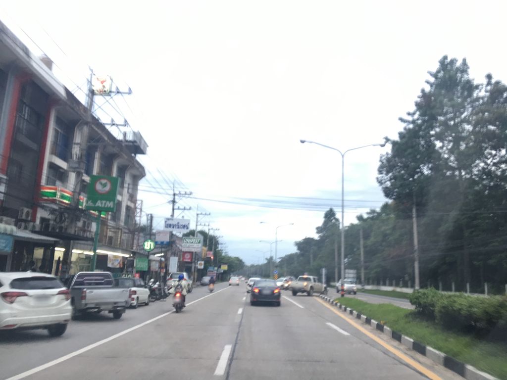 ภาพถนนตรงที่ สปินน์ ซัก อบ 24 ชั่วโมง ( Laundromat 24/7) ตั้งอยู่ ถ่ายโดย wapriz พ.ศ. 2561 (2018) · A street-level view of where สปินน์ ซัก อบ 24 ชั่วโมง ( Laundromat 24/7) stands, by wapriz in 2561 (2018)