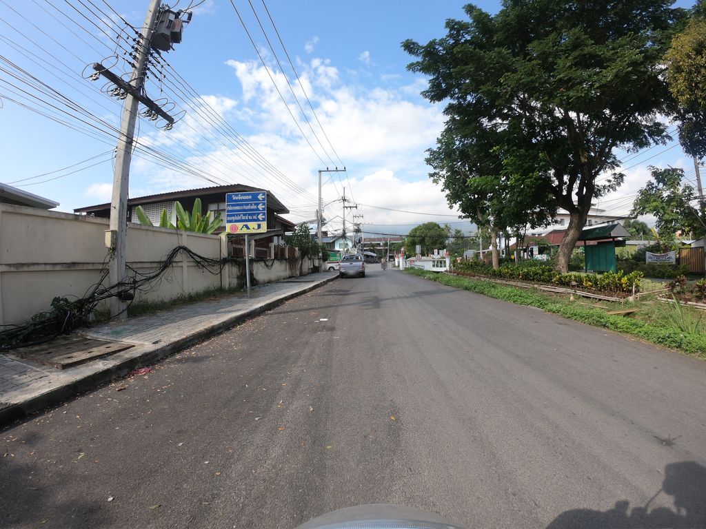 ภาพถนนตรงที่ น้องนัท ซักอบรีด ตั้งอยู่ ถ่ายโดย chanuwath_grab พ.ศ. 2562 (2019) · A street-level view of where น้องนัท ซักอบรีด · Nongnat Sakabrit stands, by chanuwath_grab in 2562 (2019)