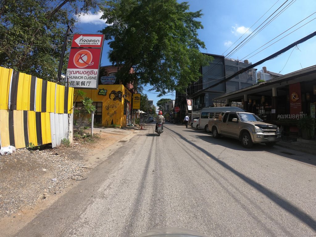ภาพถนนตรงที่ ซักผ้าหยอดเหรียญ TWJ ตั้งอยู่ ถ่ายโดย chanuwath_grab พ.ศ. 2562 (2019) · A street-level view of where ซักผ้าหยอดเหรียญ TWJ stands, by chanuwath_grab in 2562 (2019)