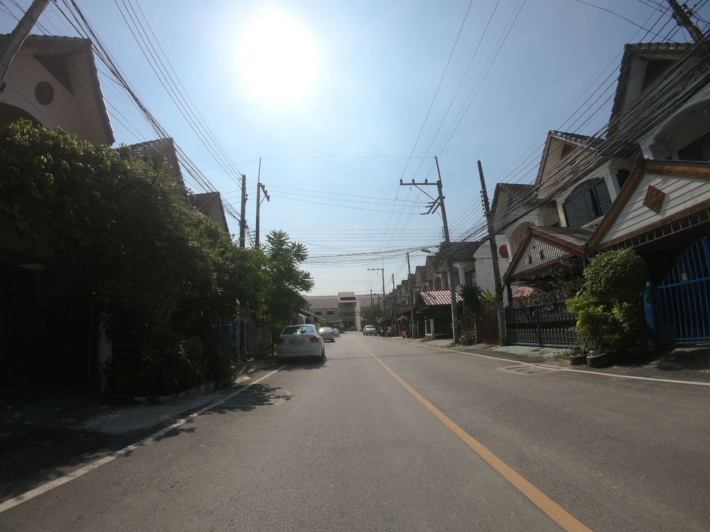ภาพถนนตรงที่ ซีนาย ซักอบรีด ตั้งอยู่ ถ่ายโดย chanuwath_grab พ.ศ. 2562 (2019) · A street-level view of where ซีนาย ซักอบรีด · C Nai Sakabrit stands, by chanuwath_grab in 2562 (2019)