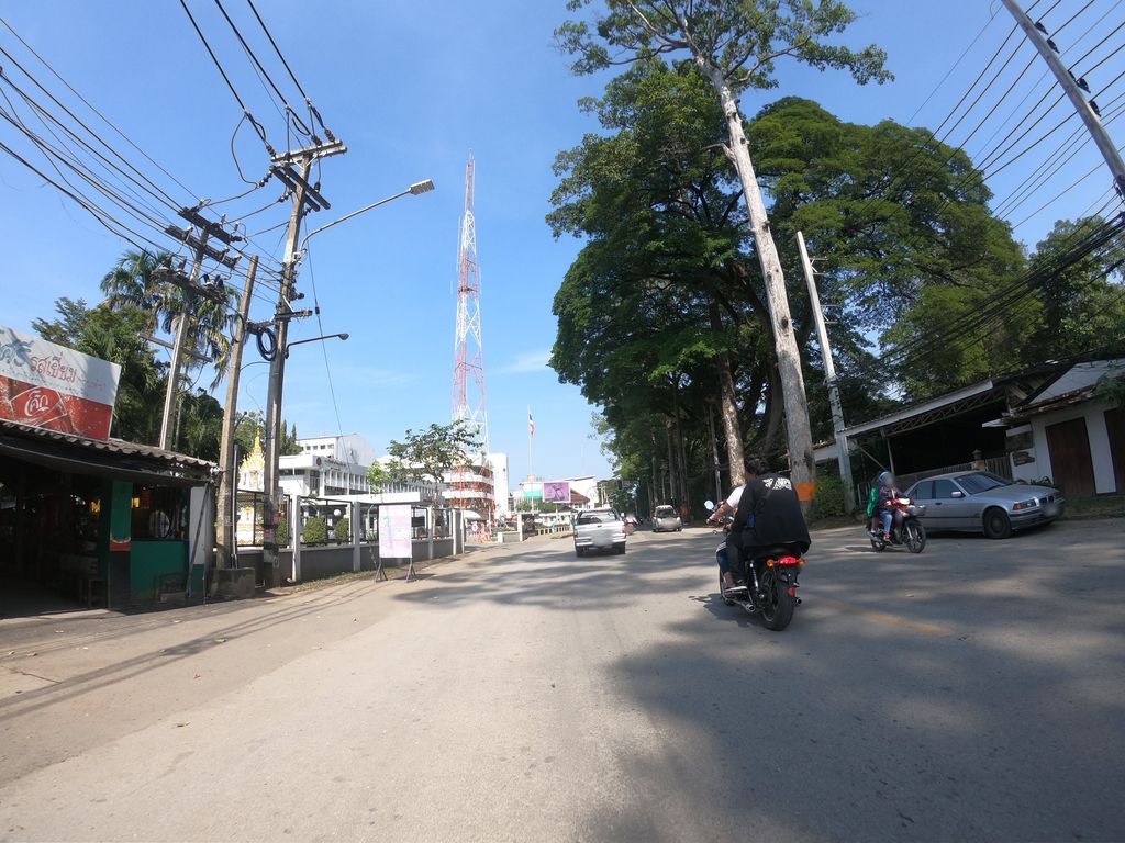 ภาพถนนตรงที่ วอสแฮปเพ็นส์ Wash Happens (สาขา หนองหอย) ตั้งอยู่ ถ่ายโดย chanuwath_grab พ.ศ. 2562 (2019) · A street-level view of where วอสแฮปเพ็นส์ Wash Happens (สาขา หนองหอย) stands, by chanuwath_grab in 2562 (2019)
