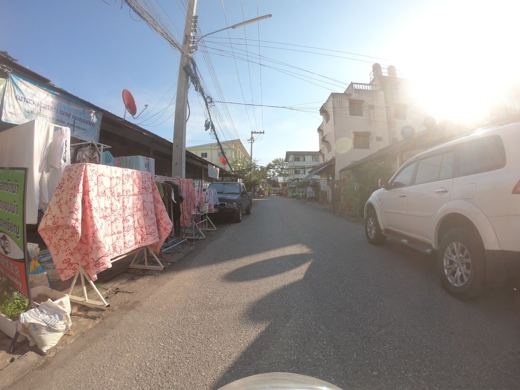ภาพถนนตรงที่ วอสเชอร์ดราย ตั้งอยู่ ถ่ายโดย chanuwath_grab พ.ศ. 2562 (2019) · A street-level view of where วอสเชอร์ดราย · Wotchoedrai stands, by chanuwath_grab in 2562 (2019)